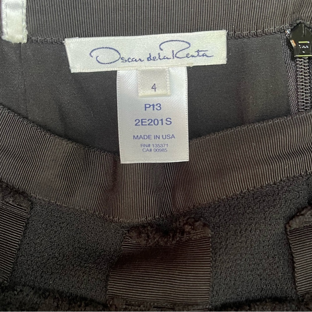 Oscar Da La Renta Wool Pencil Skirt - Picture 5 of 6